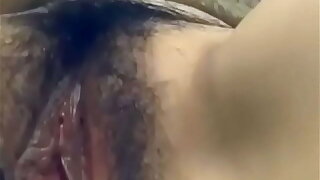 (AMATEUR) Exploration of a hairy Asian pussy